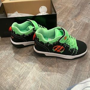 Kids Heelys Size 2